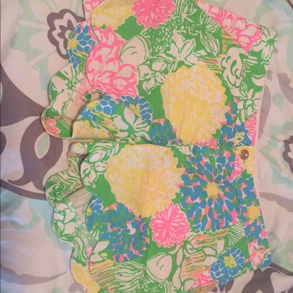 Lilly Pulitzer Buttercup Shorts. Great condition - Picture 2 of 5